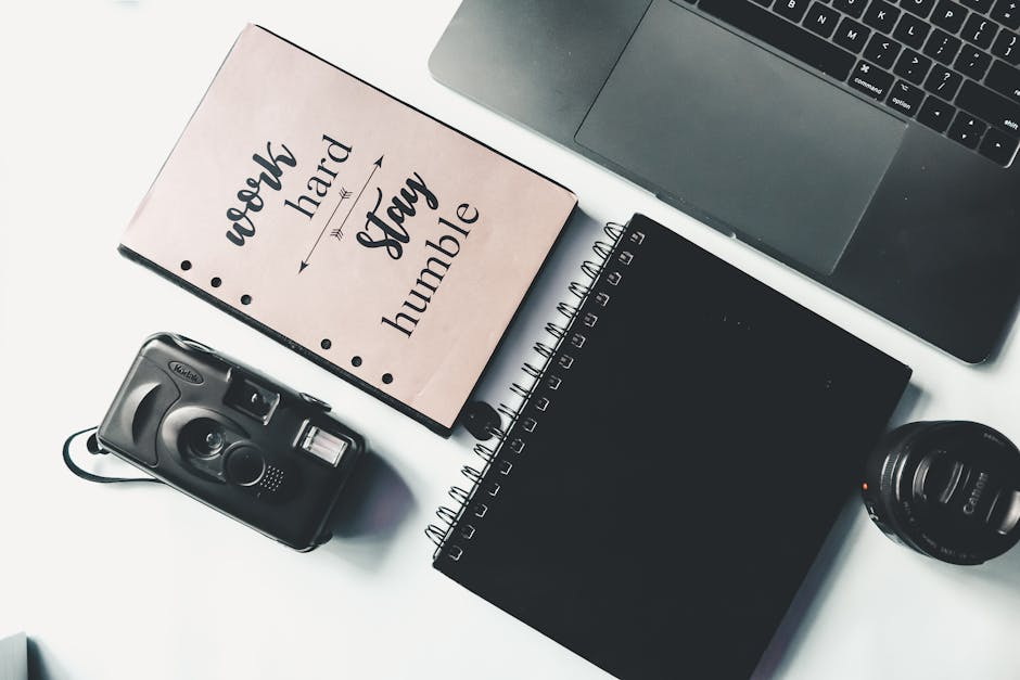 Die besten Praktiken zum Digitalisieren Ihrer analogen Schätze: Composition of laptop with photo camera and notepads on desktop Composition Of Laptop With Photo Camera And Notepads On Desktop